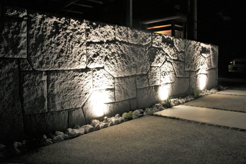 重厚感のある石壁のお庭   愛媛県 新居浜市 外構工事